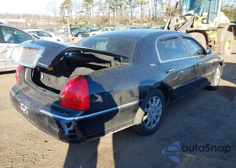 2006 Lincoln Town Car Signature Limited z USA, uszkodzony, nr VIN 1LNHM82V06Y614115